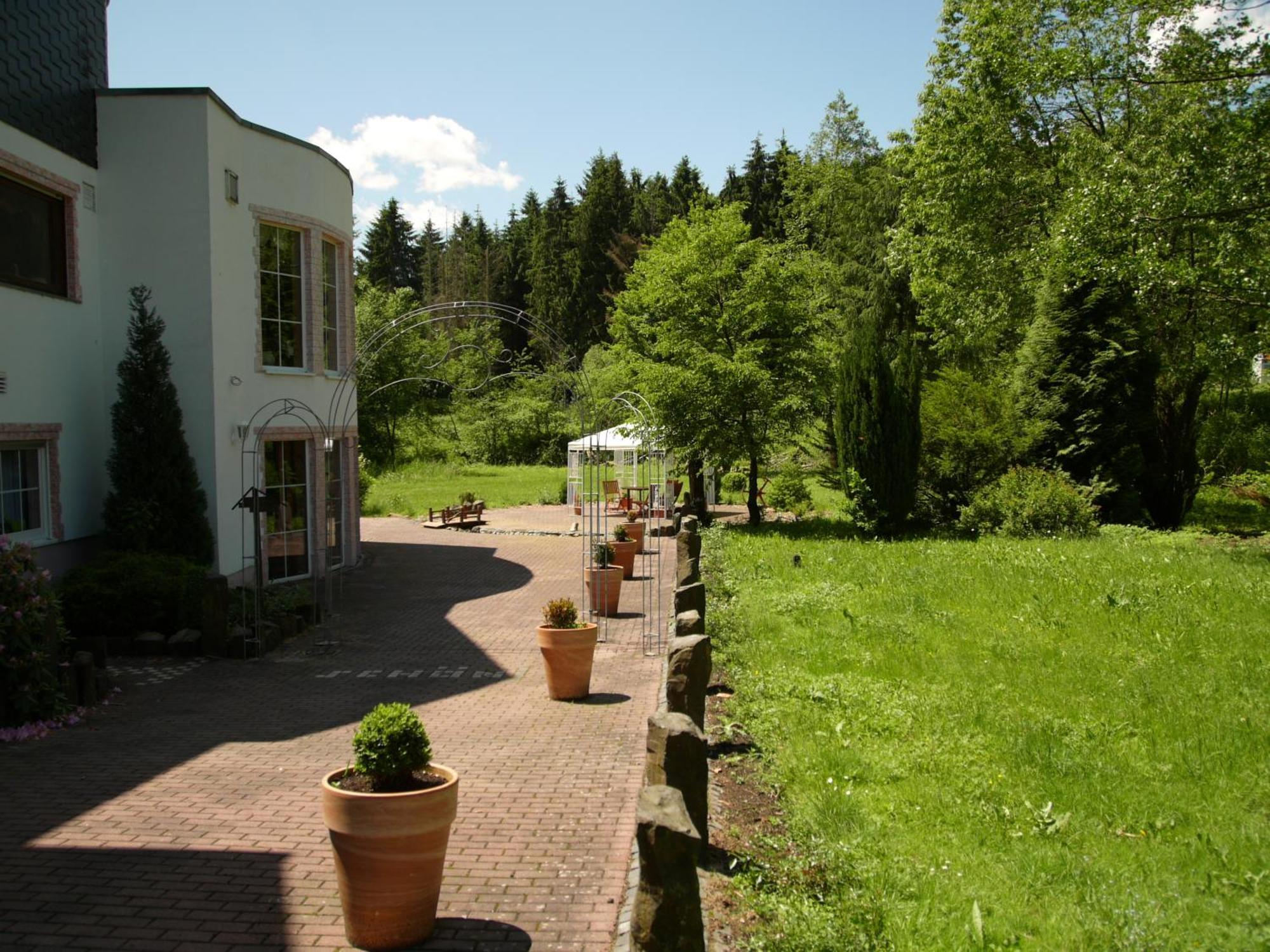 Studentenmuehle Hotel - Restaurant Nomborn Bagian luar foto