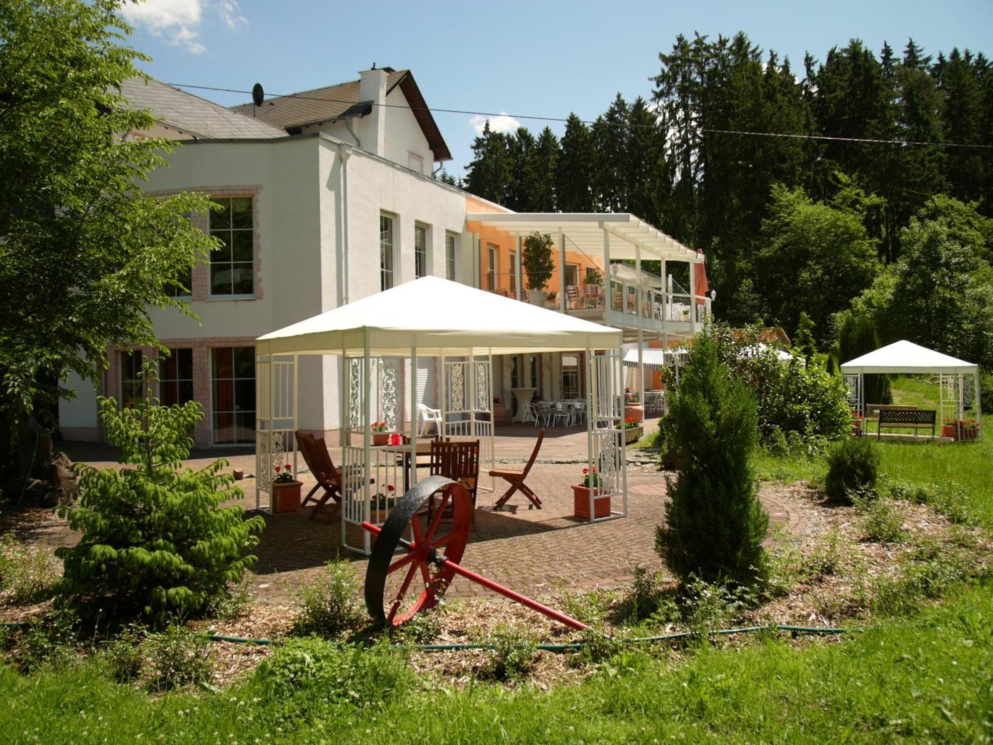 Studentenmuehle Hotel - Restaurant Nomborn Bagian luar foto