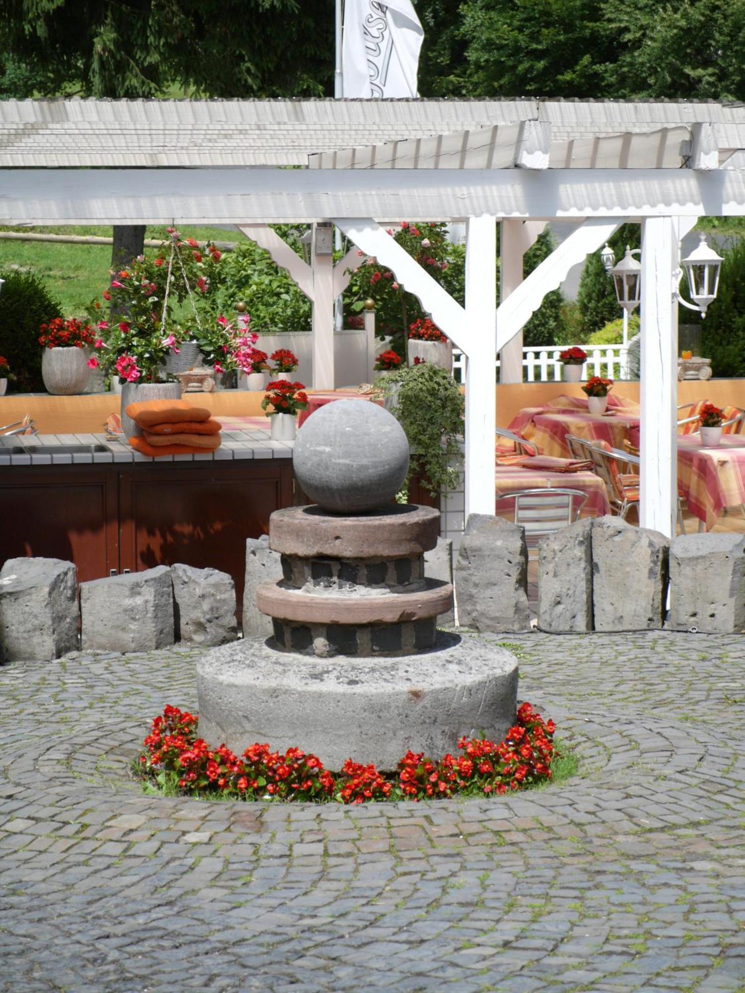 Studentenmuehle Hotel - Restaurant Nomborn Bagian luar foto