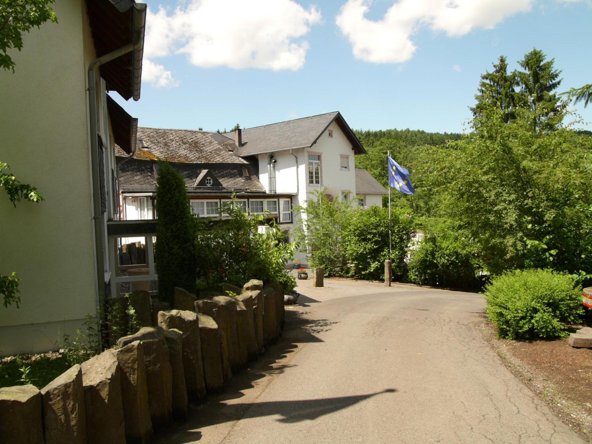 Studentenmuehle Hotel - Restaurant Nomborn Bagian luar foto
