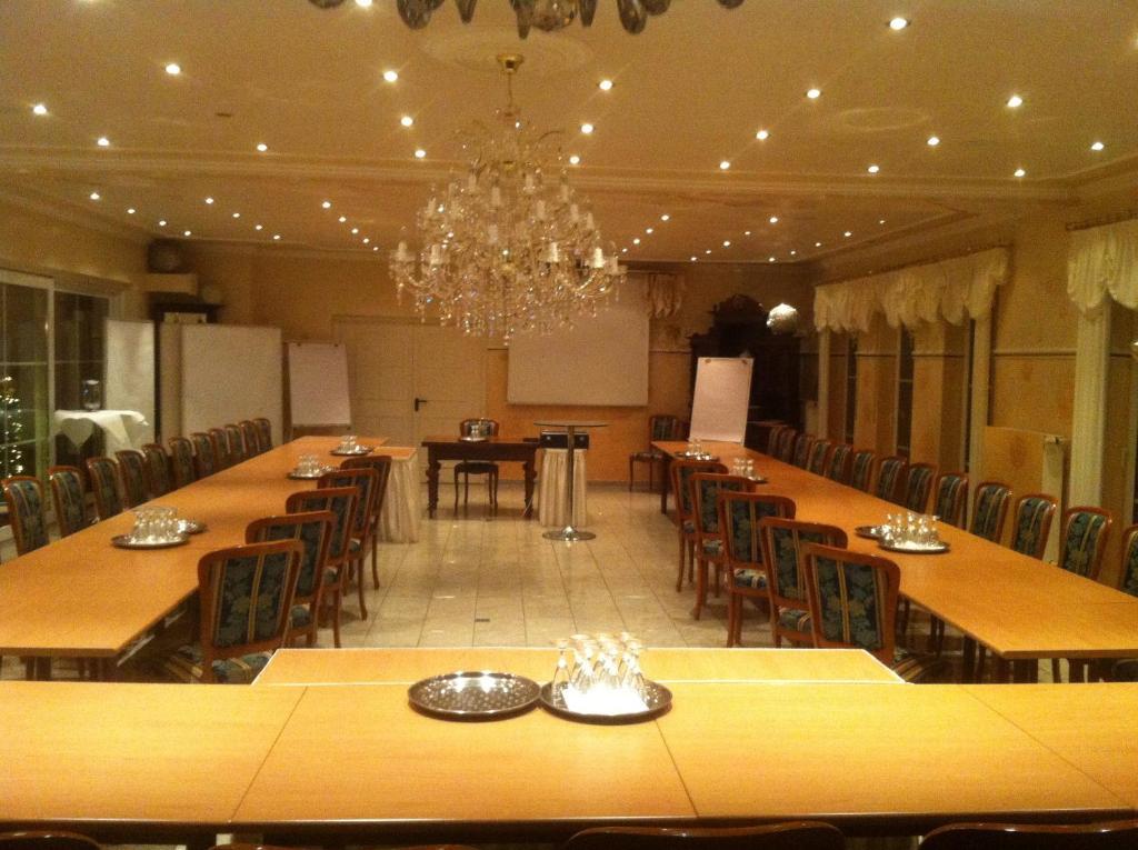 Studentenmuehle Hotel - Restaurant Nomborn Bagian luar foto