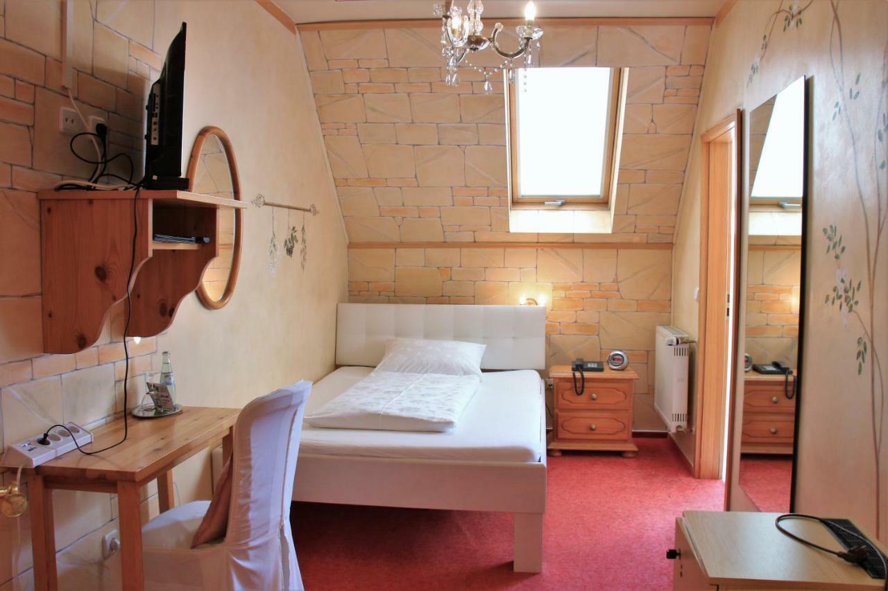 Studentenmuehle Hotel - Restaurant Nomborn Bagian luar foto